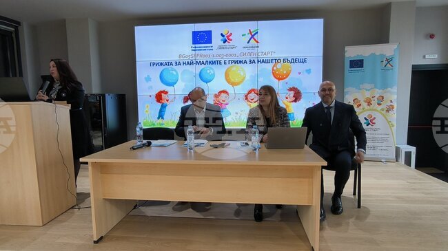 Над 500 учители по предучилищно образование бяха обучени за работа по проект „Силен старт"