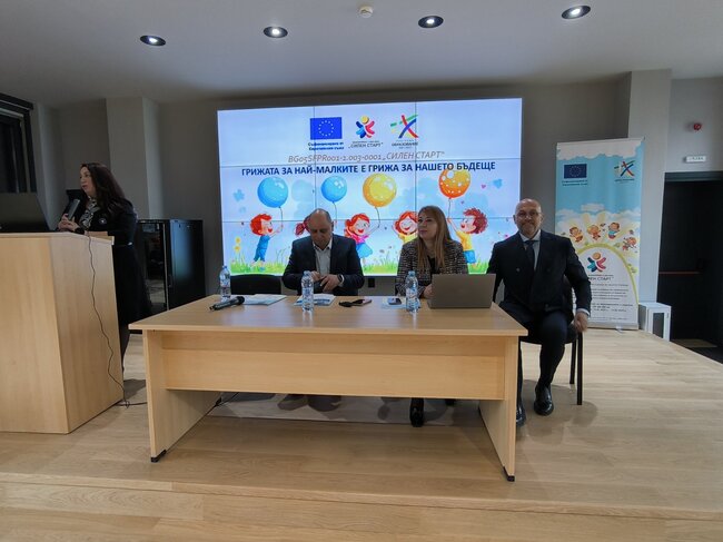 Над 500 учители по предучилищно образование бяха обучени за работа по проект „Силен старт"