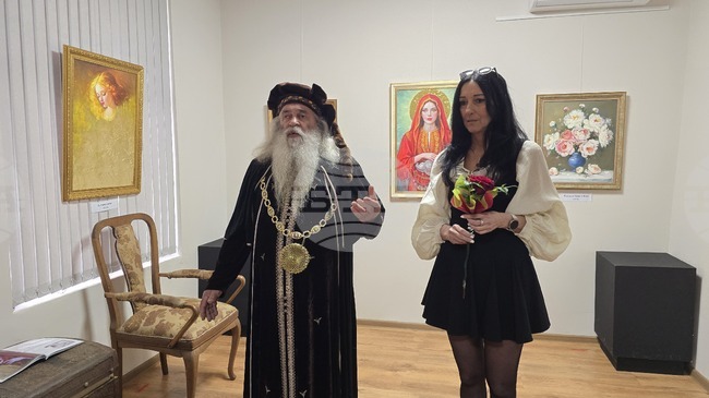 Художничката Ралица Денчева отправи послание за силата на красотата с изложба живопис в Плевен