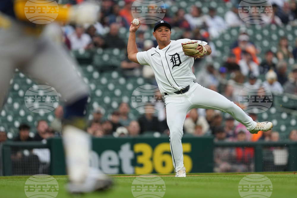 Brewers Tigers Baseball