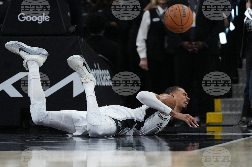 APTOPIX Trail Blazers Spurs Basketball