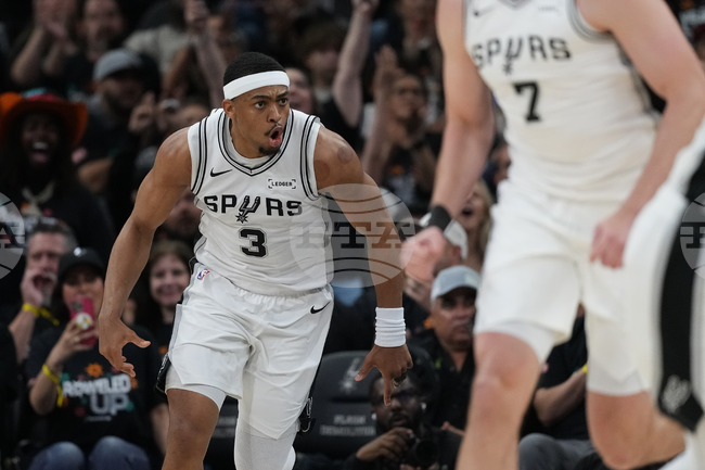 Келдън Джонсън от Сан Антонио спечели наградата за „Най-добър шести играч“ в НБА