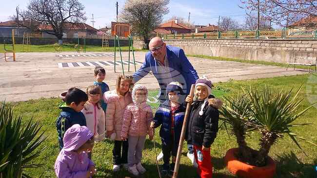 Държавното горско стопанство в Разград отбеляза Седмицата на гората с инициативи, съчетаващи екологично възпитание и почит към историята