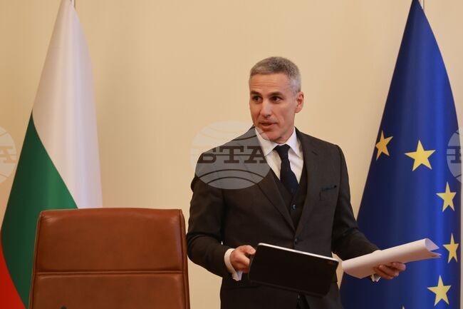 Служебният премиер Гюров предлага 1,4 млрд. евро да бъдат извадени от Българската банка за развитие