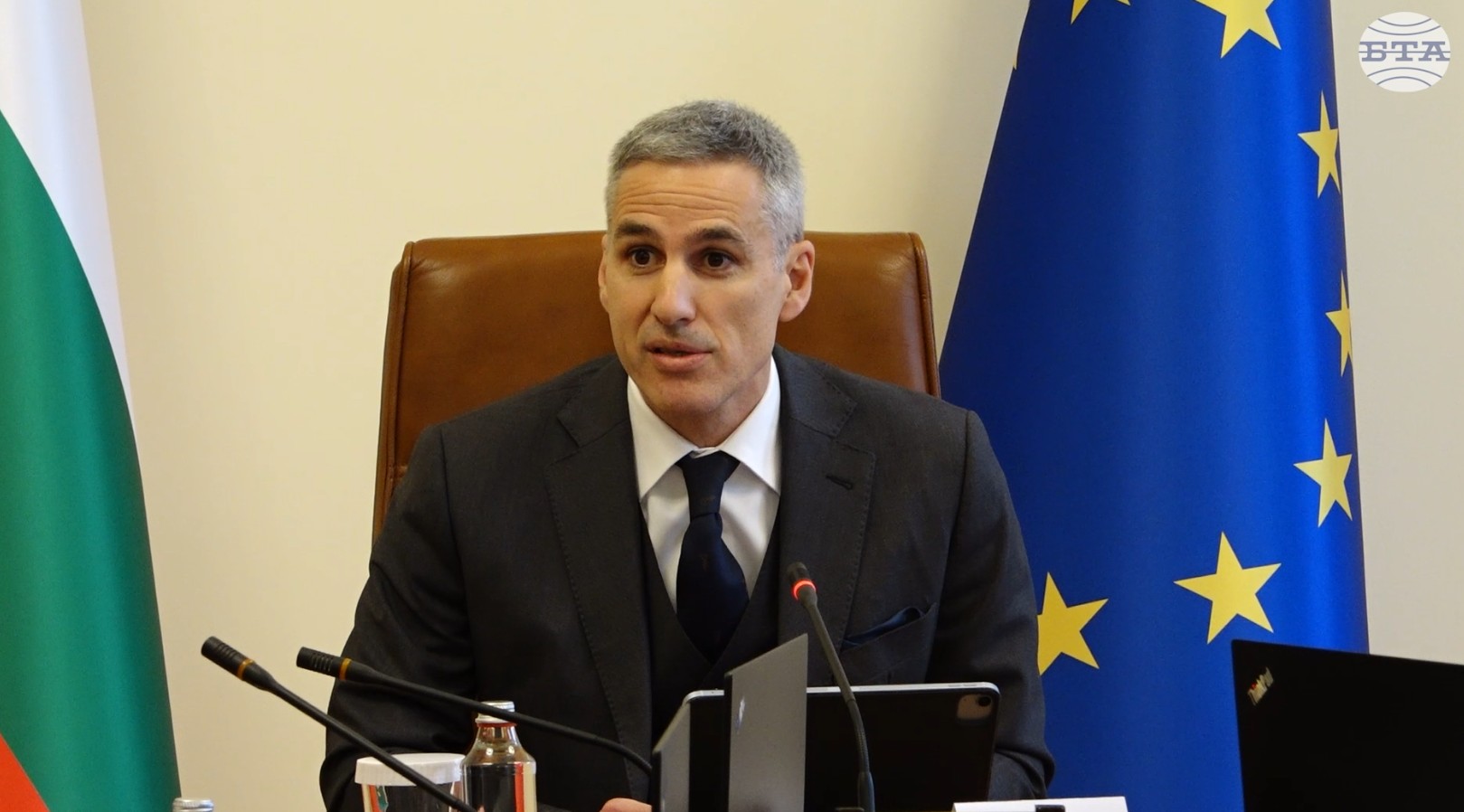 Служебният премиер Гюров предлага 1,4 млрд. евро да бъдат извадени от Българската банка за развитие