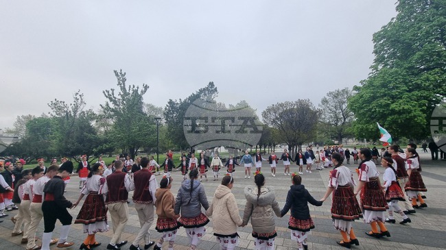 С танцов фестивал започнаха Пролетните фолклорни празници на учениците от Плевенска област