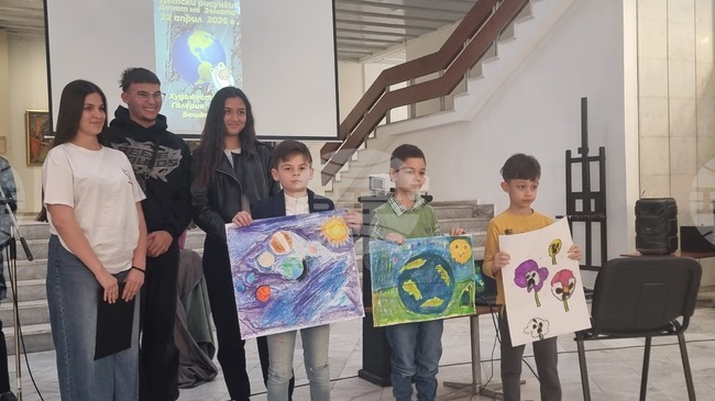 В плевенската галерия „Илия Бешков“ е представена изложба с детски рисунки, посветена на Деня на Земята