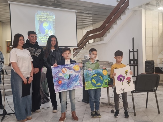 В плевенската галерия „Илия Бешков“ е представена изложба с детски рисунки, посветена на Деня на Земята