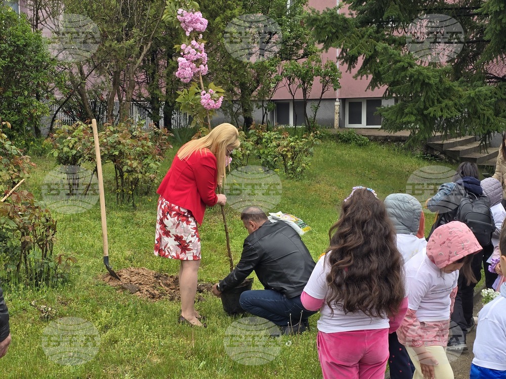 Гоце Делчев - Детска градина „Джани Родари“ - засаждане на юбилейно дърво