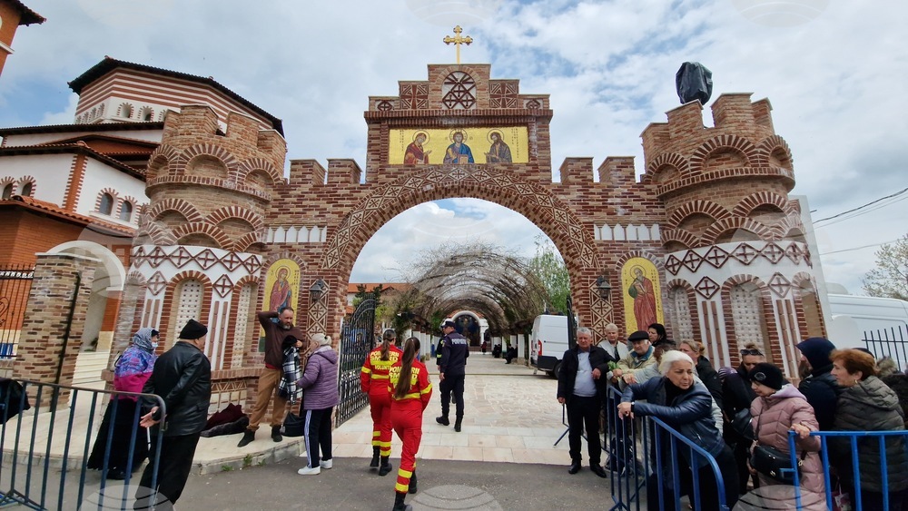 Румъния - манастир „Пантократор“- честната глава на свети Георги