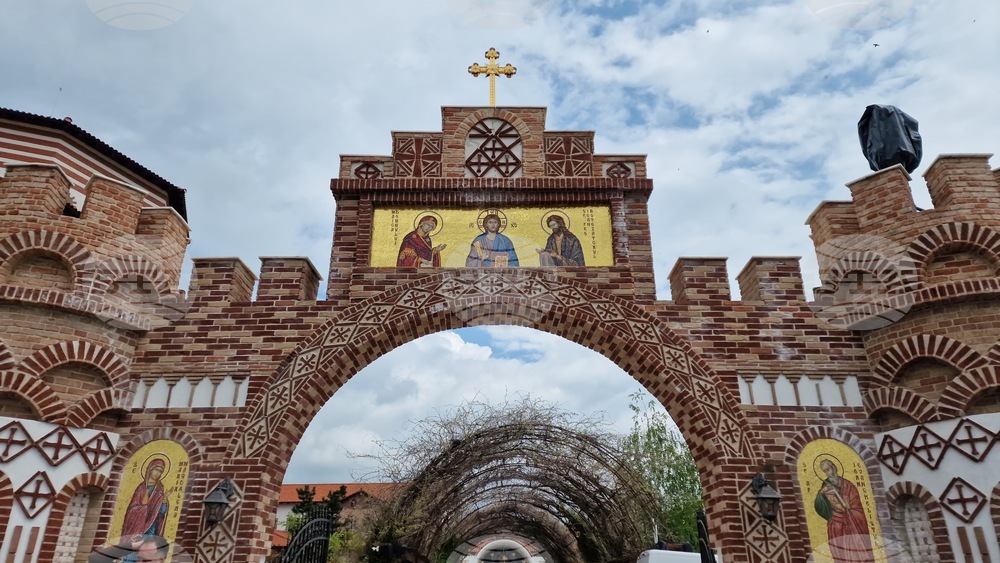 Румъния - манастир „Пантократор“- честната глава на свети Георги