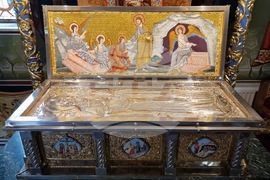 Румъния - манастир „Пантократор“- честната глава на свети Георги