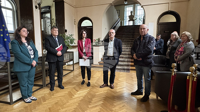 Изложба за 40-годишнината на Университетското издателство „Св. Климент Охридски“ бе открита в библиотеката на Софийския университет 