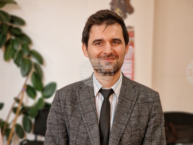 Над 50 души ще бъдат прегледани от гостуващия в МБАЛ „Рахила Ангелова“ турски специалист по очни болести доц. д-р Сердар Йозатеш