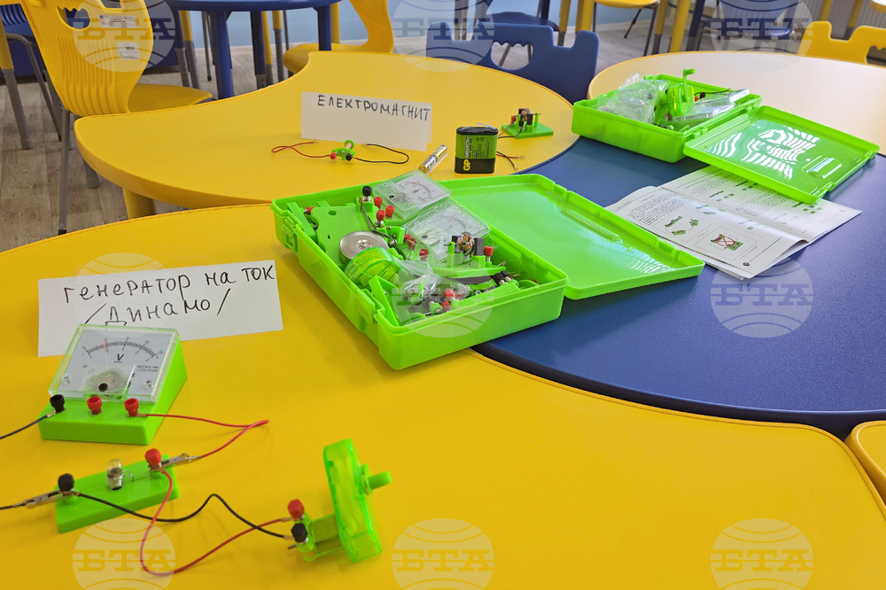 Летница - Средно училище „Бачо Киро“ - STEM център