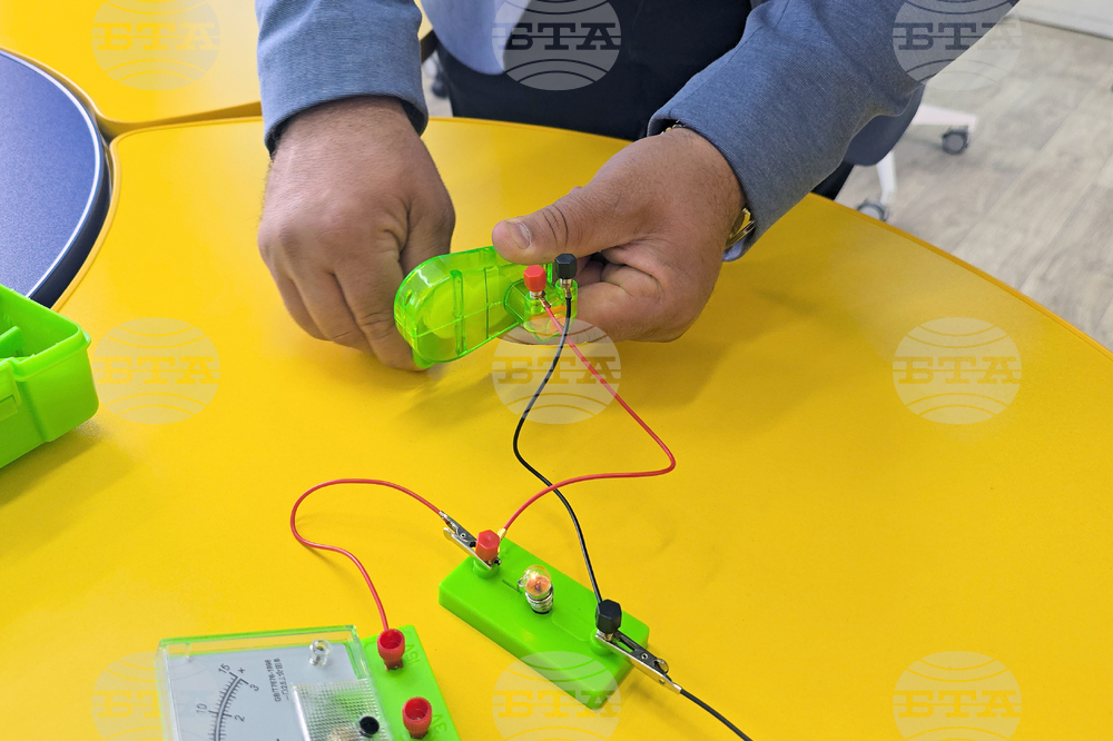 Летница - Средно училище „Бачо Киро“ - STEM център