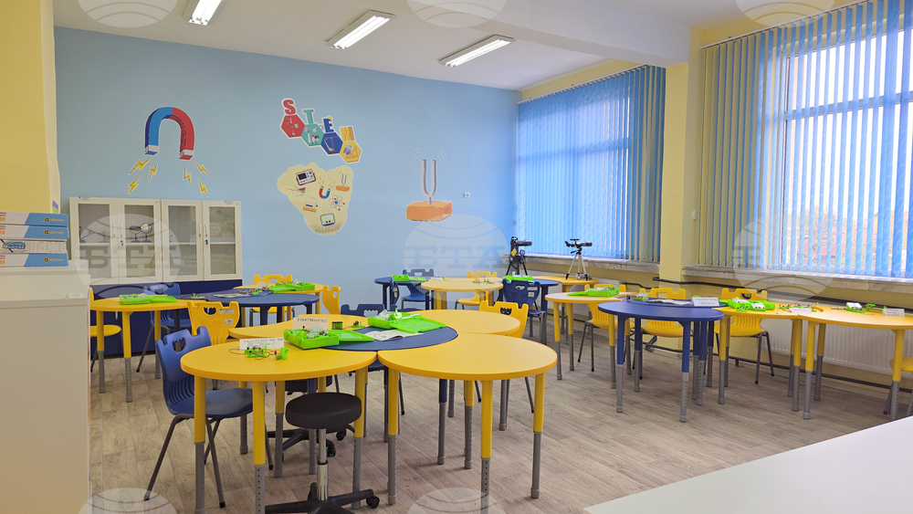 Летница - Средно училище „Бачо Киро“ - STEM център