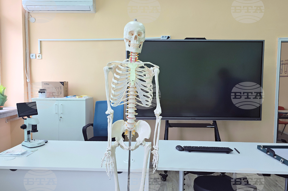 Летница - Средно училище „Бачо Киро“ - STEM център