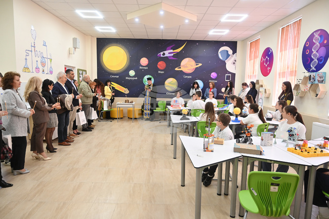 STEM център с кабинети по математика, природни науки и роботика бе открит в Първо основно училище в Монтана