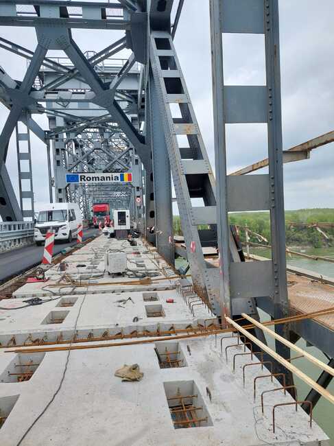 Служебният министър на регионалното развитие провери напредъка по основния ремонт на Дунав мост при Русе