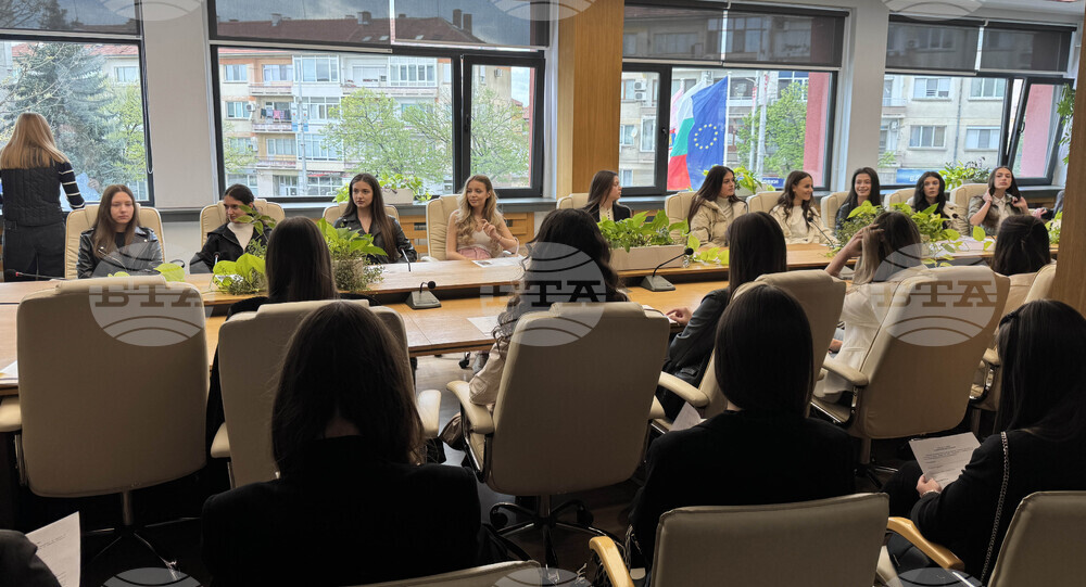 Казанлък - конкурс „Царица Роза“ - участници - среща