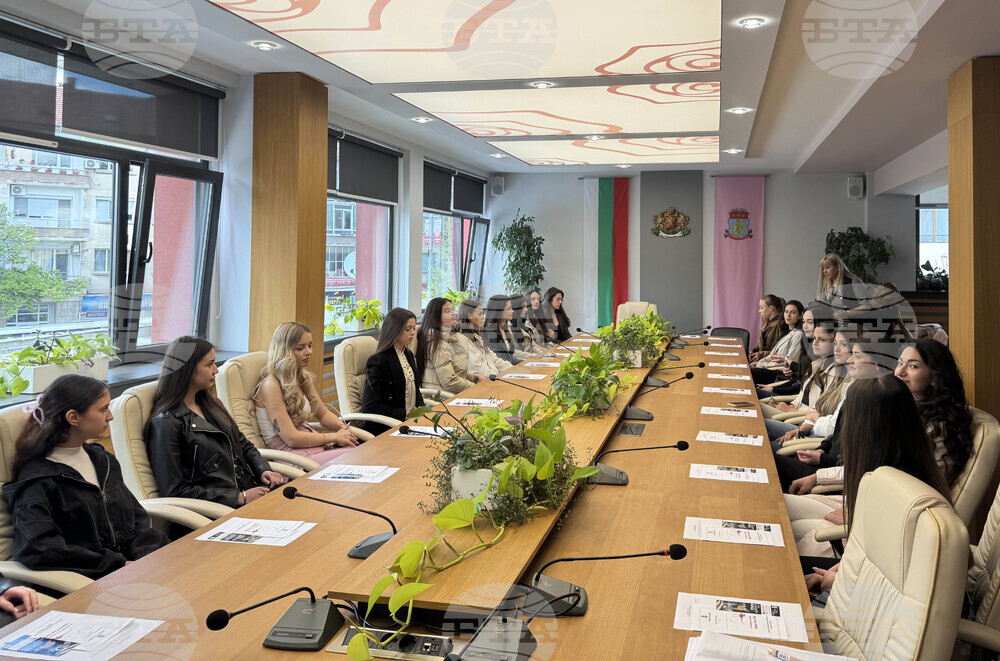 Казанлък - конкурс „Царица Роза“ - участници - среща