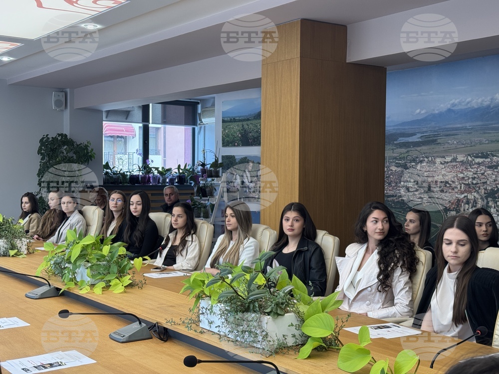 Казанлък - конкурс „Царица Роза“ - участници - среща