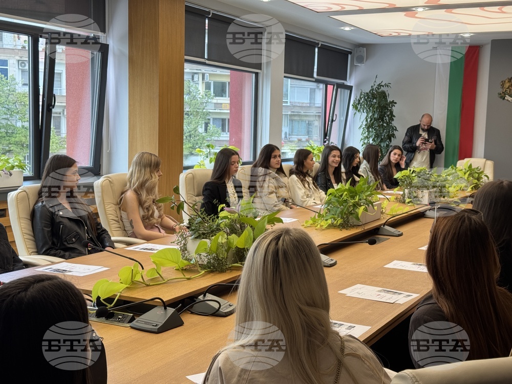 Казанлък - конкурс „Царица Роза“ - участници - среща