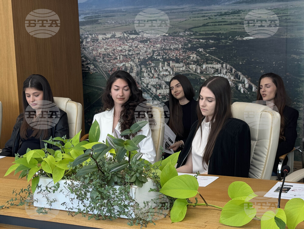 Казанлък - конкурс „Царица Роза“ - участници - среща