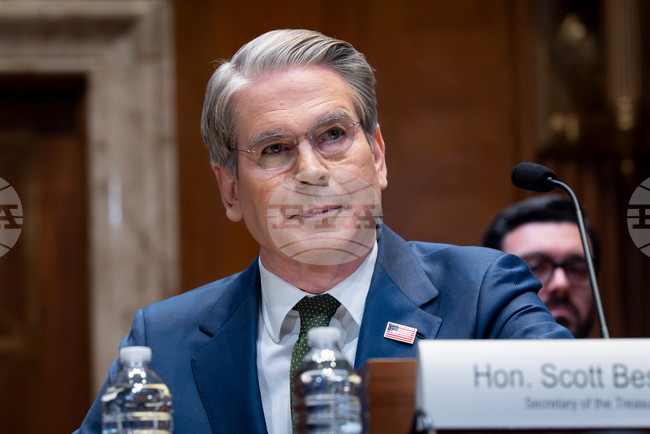 Американският министър на финансите предупреди компаниите, работещи с иранските авиолинии, че рискуват да им бъдат наложени санкции от САЩ