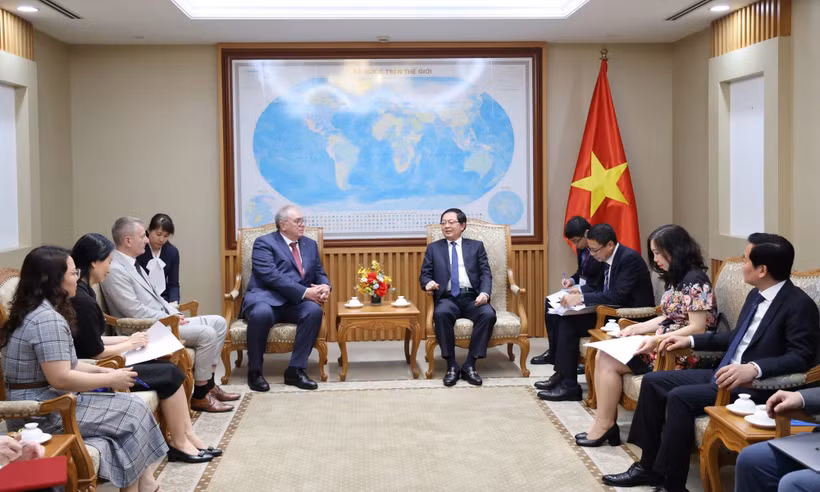 ВНА: Вицепремиерът на Виетнам и представител на МААЕ обсъдиха развитието на ядрената енергетика в страната