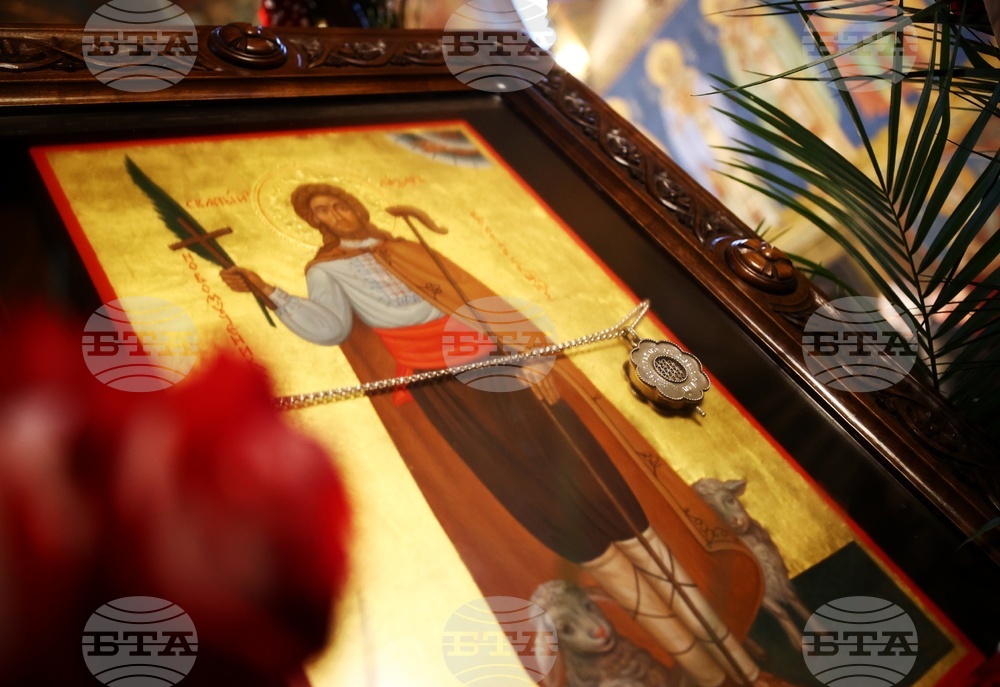 Храм „Св. вмчца Неделя“ - Лазар Български - мощи