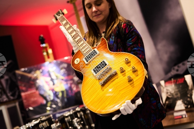 Вещи, принадлежали на Слаш, Джон Ленън и Фреди Меркюри ще бъдат предложени на търг в Лондон