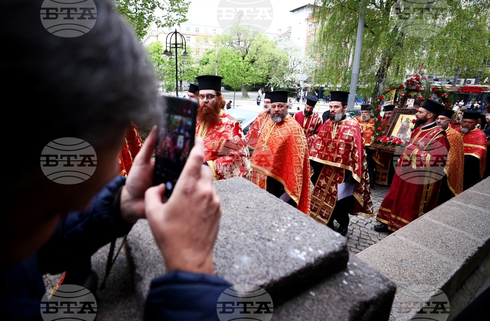 Храм „Св. вмчца Неделя“ - Лазар Български - мощи