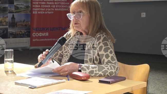 Оставам на прага на културното богатство на Прага, каза журналистката Емилия Дечева за книгата си, посветена на чешката столица