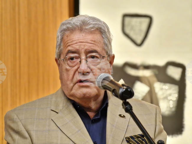 С творчеството си Иван Нинов създава светове, които са по-добри от днешния, каза акад. Иван Гранитски за новата изложба на художника