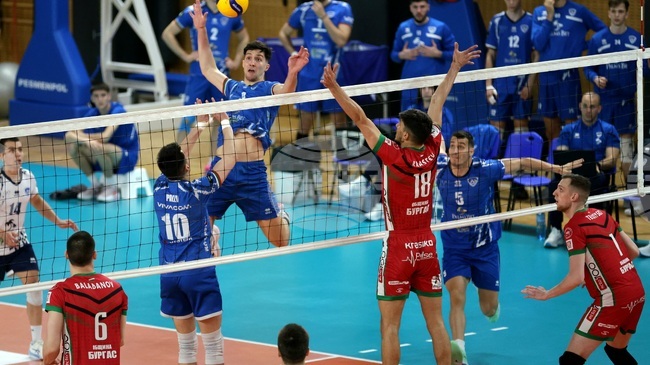 Левски София поведе срещу Нефтохимик 2010 във финала на волейболното първенство