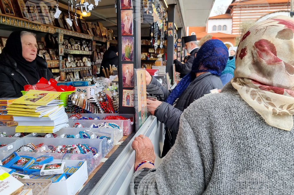 Румъния - Драганещ-Влашка - поклонение пред Честната глава на Свети Георги Победоносец