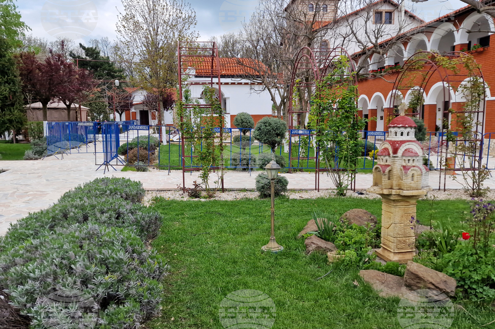 Румъния - Драганещ-Влашка - поклонение пред Честната глава на Свети Георги Победоносец