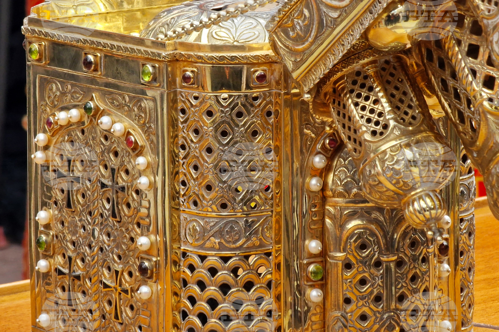 Румъния - Драганещ-Влашка - поклонение пред Честната глава на Свети Георги Победоносец