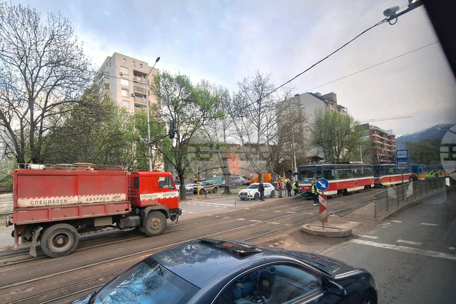 Пътен инцидент стана между два трамвая в София, няма пострадали