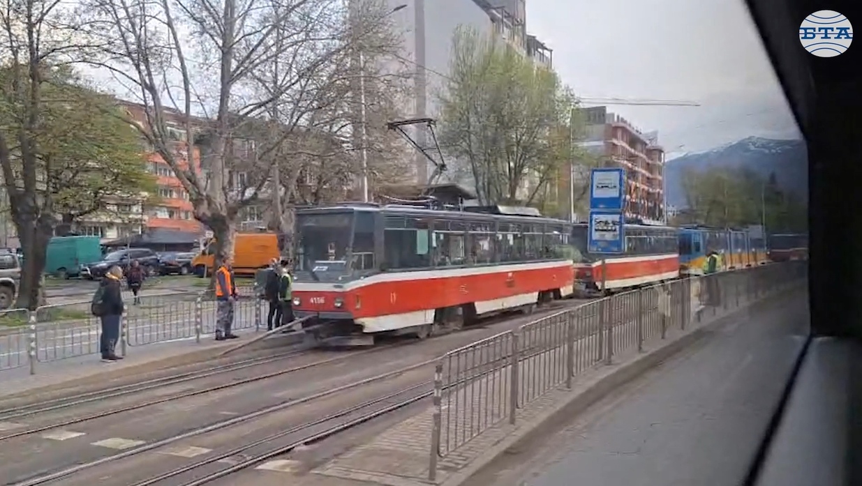 Пътен инцидент стана между два трамвая в София