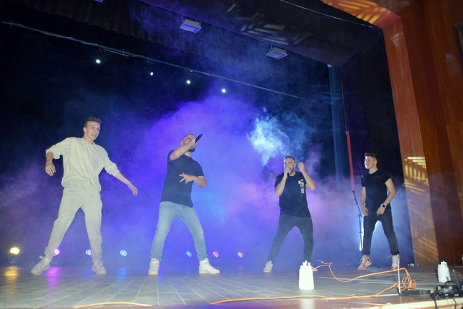 Община Сандански: С разтърсващ концерт на СкандаУ започнаха проявите, посветени на Празника на град Сандански