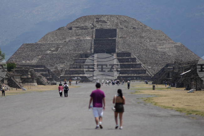 Мексико отвори отново прочутите пирамиди в Теотиуакан при засилено полицейско присъствие след смъртоносна стрелба