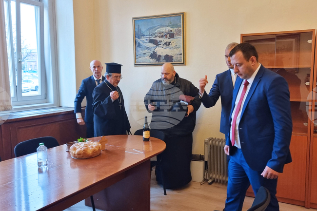 Народно събрание - Възраждане - стая - освещаване