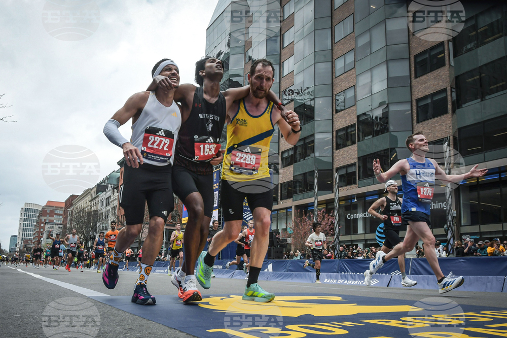 Boston Marathon Helping Runners