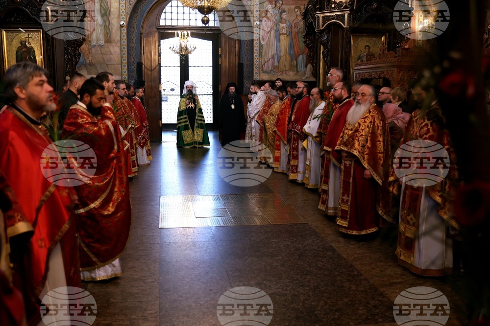 Храм „Св. вмчца Неделя“ - Лазар Български - мощи - литургия