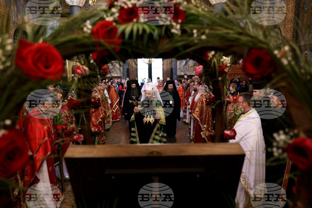 Храм „Св. вмчца Неделя“ - Лазар Български - мощи - литургия