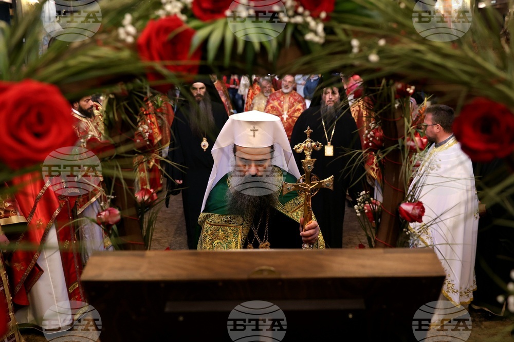 Храм „Св. вмчца Неделя“ - Лазар Български - мощи - литургия