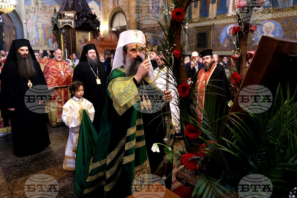 Храм „Св. вмчца Неделя“ - Лазар Български - мощи - литургия